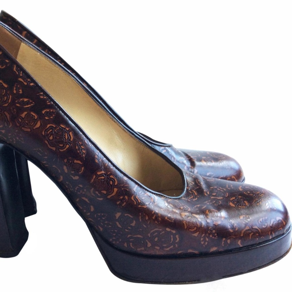 Vintage Dolce and Gabbana Textured Brown Leather Pumps